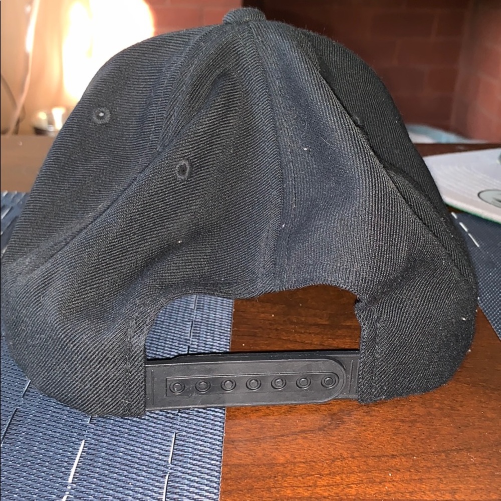 Snapback - Picture 3 of 3